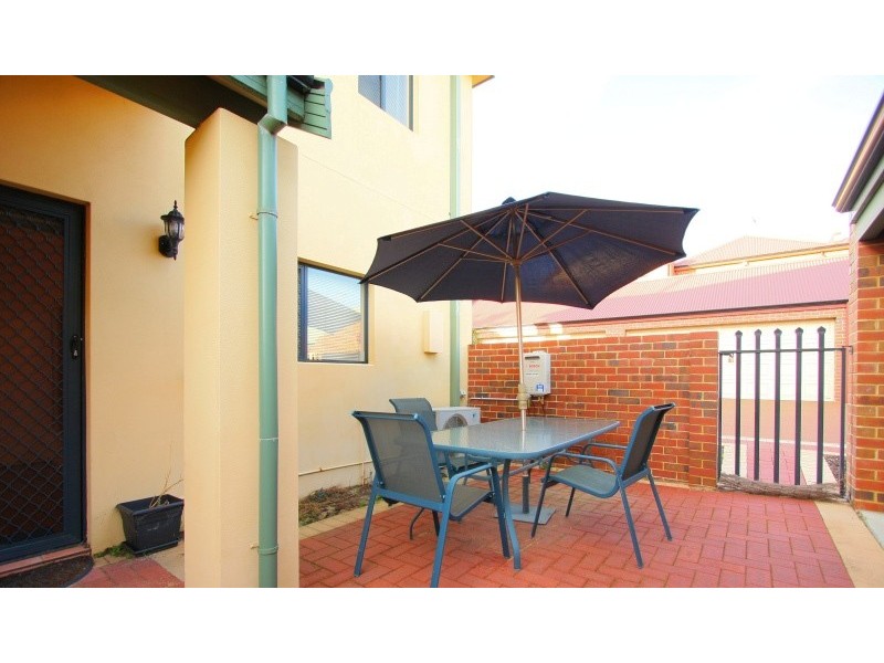 2/155 Marmion Street, Fremantle WA 6160