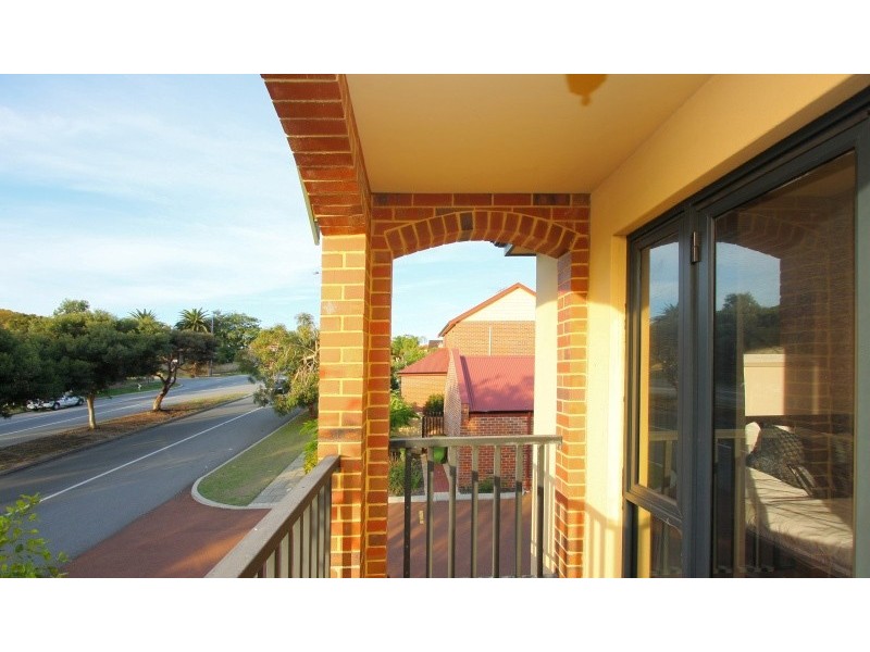 2/155 Marmion Street, Fremantle WA 6160