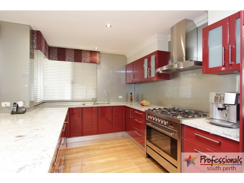 7 Dechaineux Parkway, Dianella WA 6059