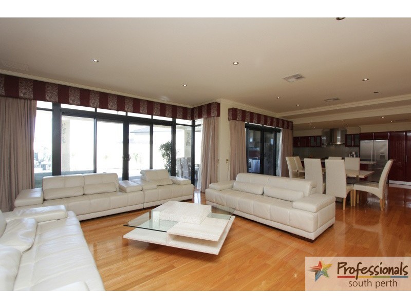 7 Dechaineux Parkway, Dianella WA 6059