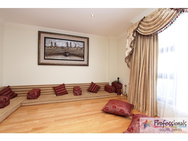 7 Dechaineux Parkway, Dianella WA 6059