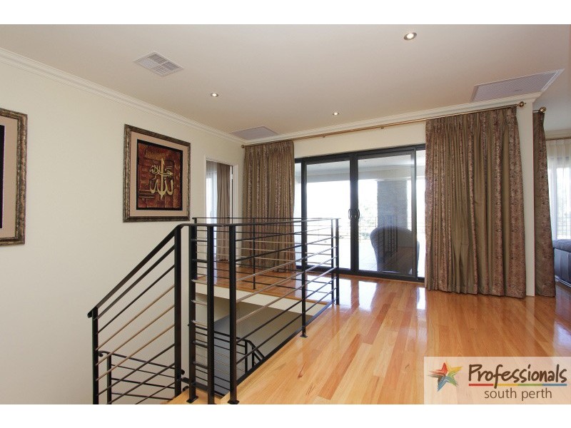 7 Dechaineux Parkway, Dianella WA 6059