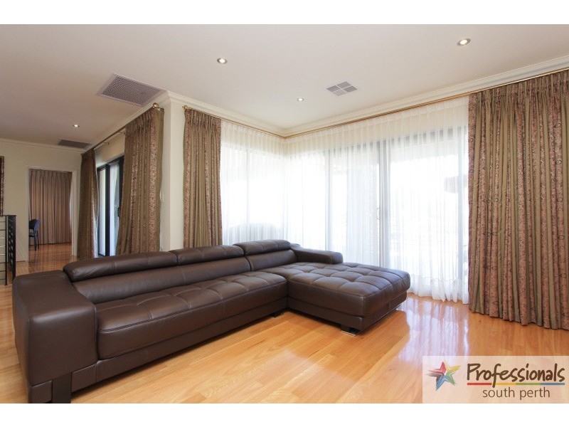 7 Dechaineux Parkway, Dianella WA 6059