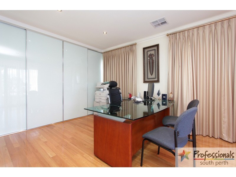 7 Dechaineux Parkway, Dianella WA 6059