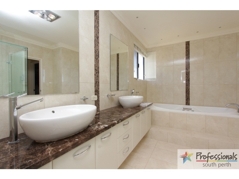 7 Dechaineux Parkway, Dianella WA 6059