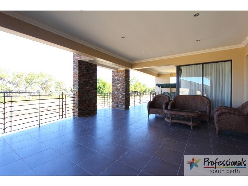 7 Dechaineux Parkway, Dianella WA 6059