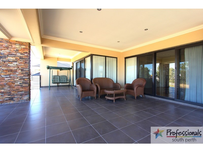 7 Dechaineux Parkway, Dianella WA 6059