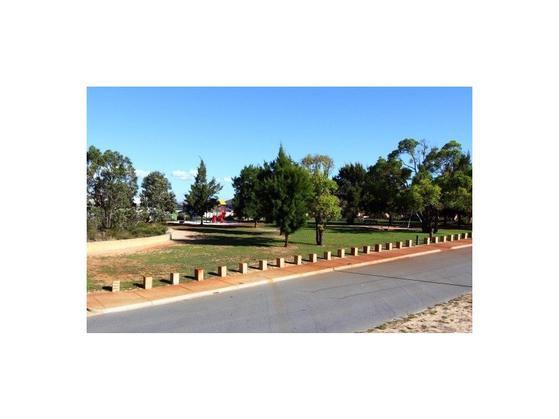 7 Dechaineux Parkway, Dianella WA 6059