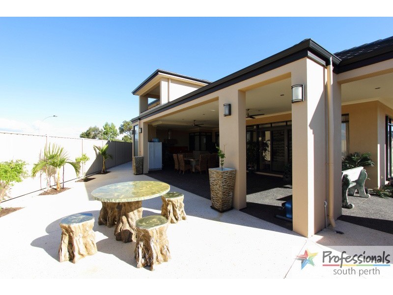 7 Dechaineux Parkway, Dianella WA 6059