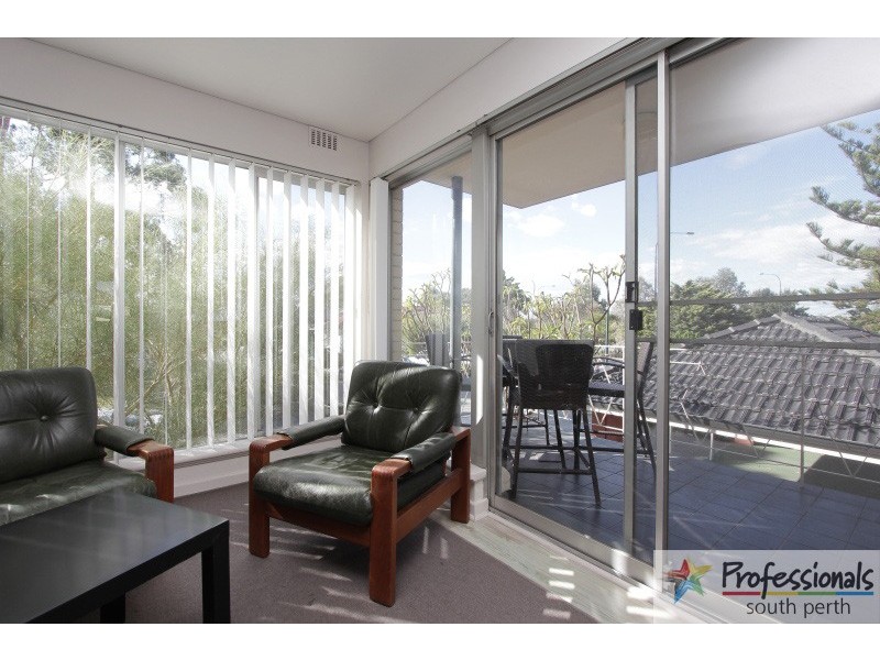 3/5 Cassey Street, Como WA 6152