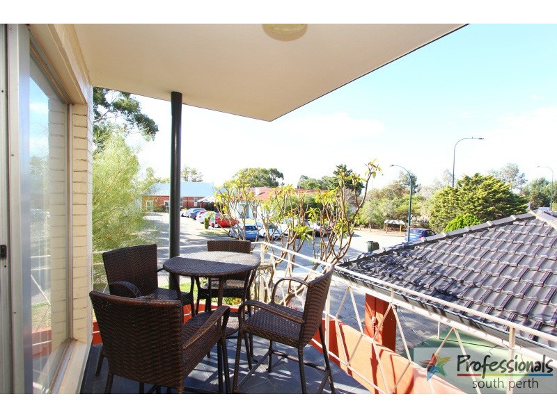 3/5 Cassey Street, Como WA 6152