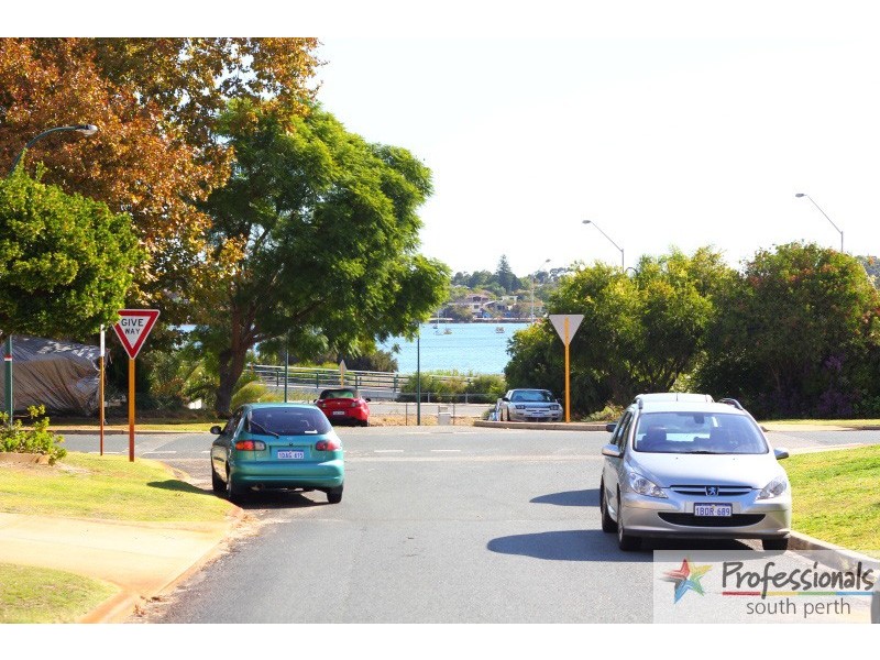 3/5 Cassey Street, Como WA 6152