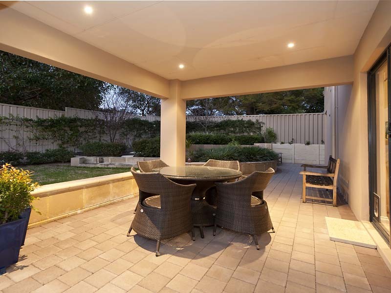 2/66 Thelma Street, Como WA 6152