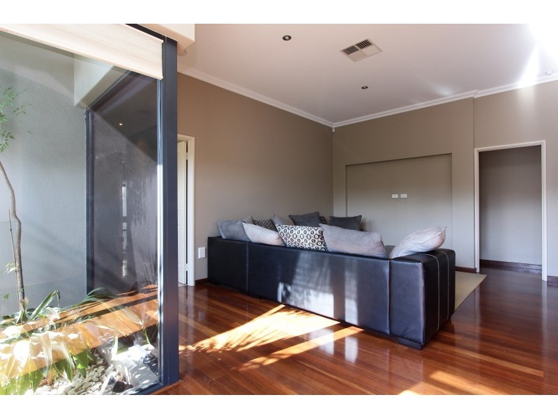 2 Barang Circuit, Karawara WA 6152