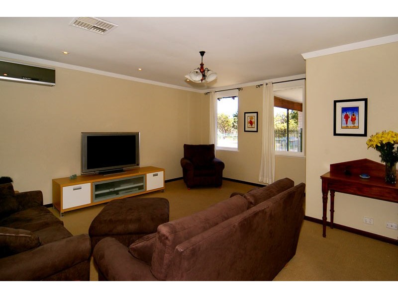 10B Redmond Street, Salter Point WA 6152