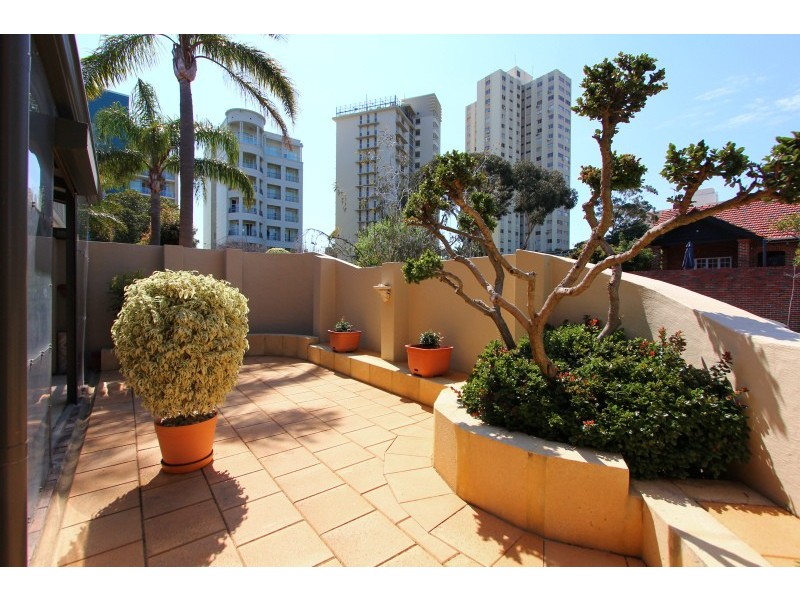 1/3 Darley Street, South Perth WA 6151