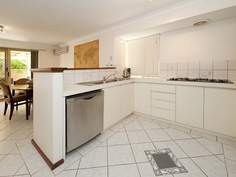 1/5 Crawshaw Crescent, Manning WA 6152