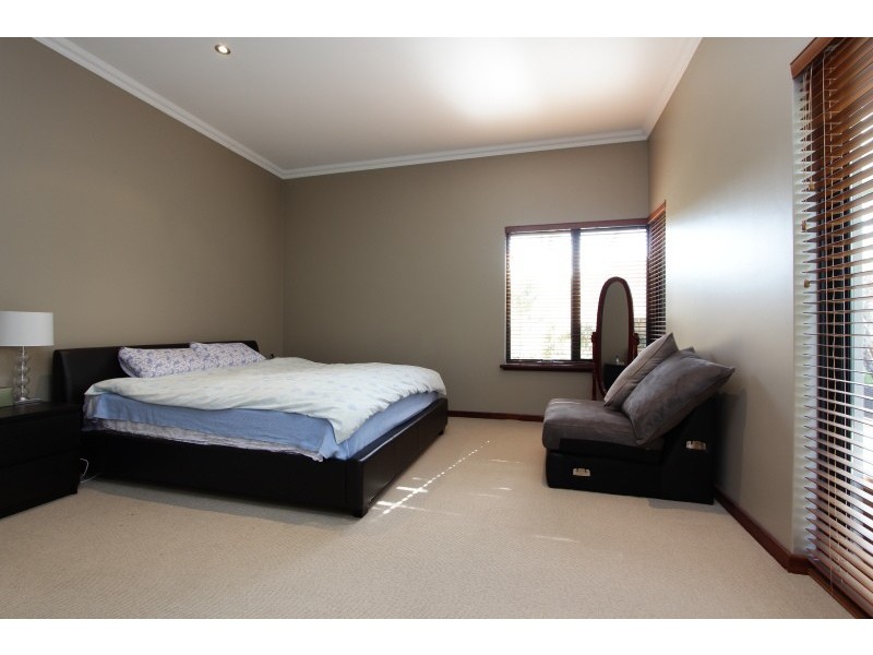 2 Barang Circuit, Karawara WA 6152