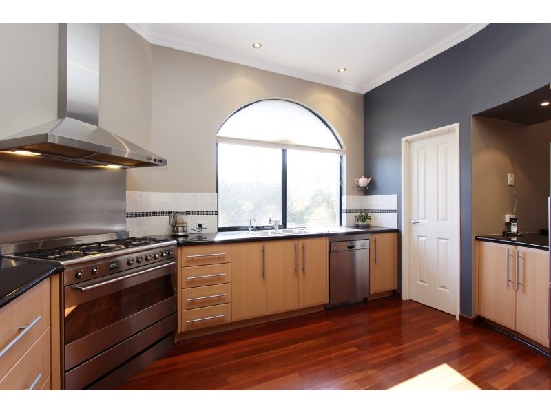 2 Barang Circuit, Karawara WA 6152