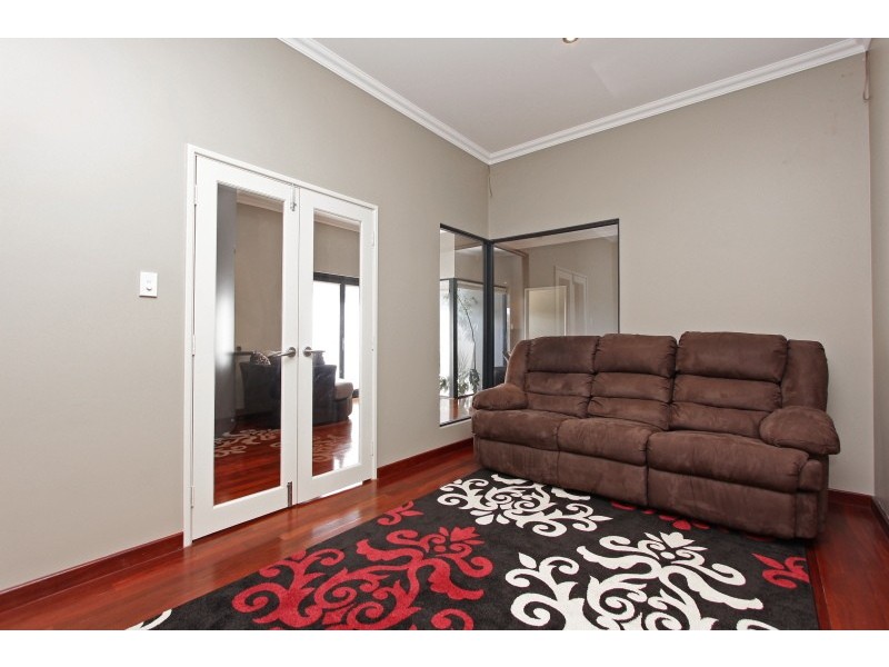 2 Barang Circuit, Karawara WA 6152