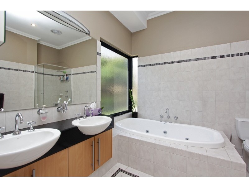 2 Barang Circuit, Karawara WA 6152