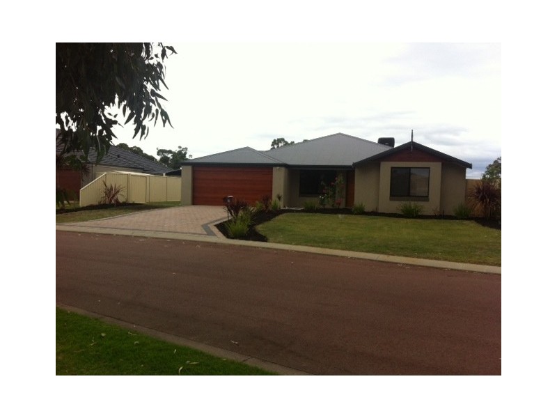 1 Adela Bend, Lakelands WA 6180