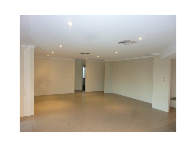 1 Adela Bend, Lakelands WA 6180