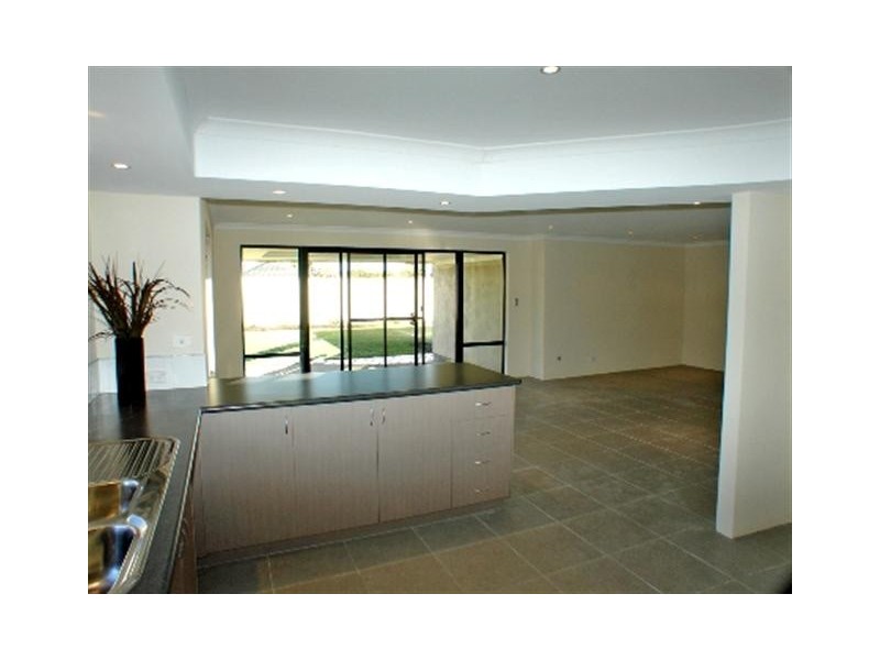 1 Adela Bend, Lakelands WA 6180