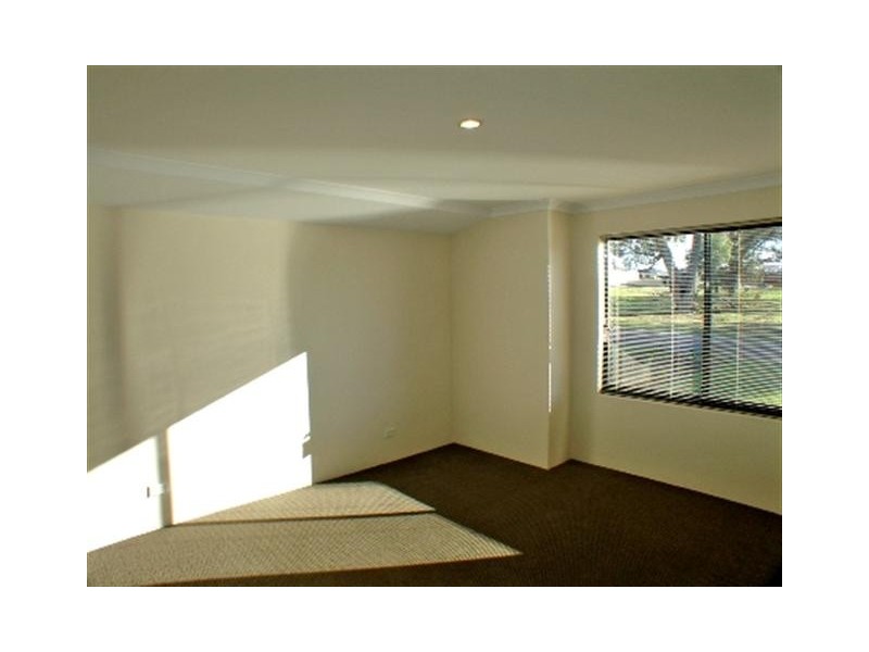 1 Adela Bend, Lakelands WA 6180