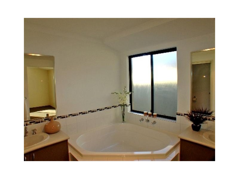 1 Adela Bend, Lakelands WA 6180