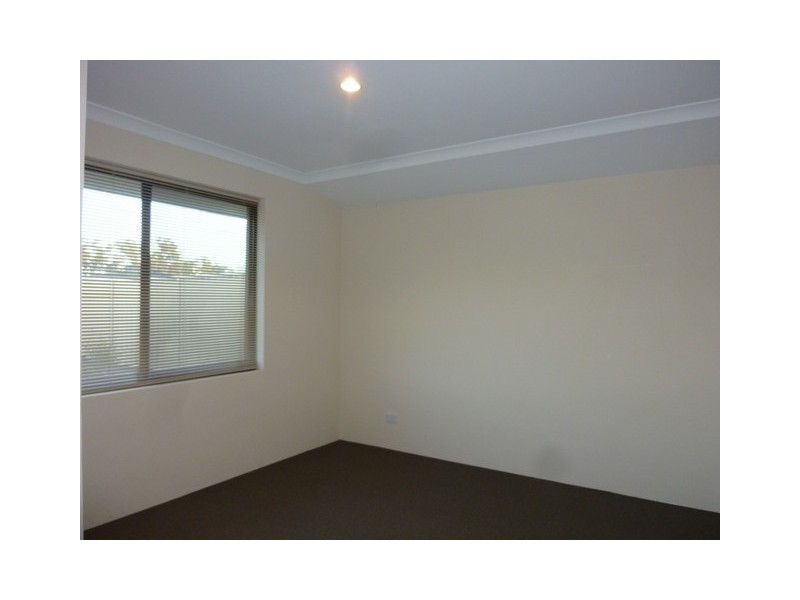 1 Adela Bend, Lakelands WA 6180