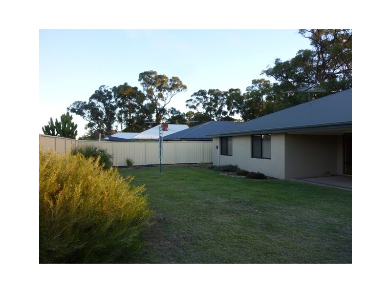 1 Adela Bend, Lakelands WA 6180