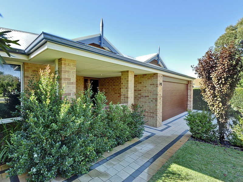 64 Bradshaw Crescent, Manning WA 6152