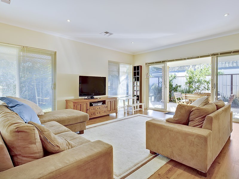 64 Bradshaw Crescent, Manning WA 6152