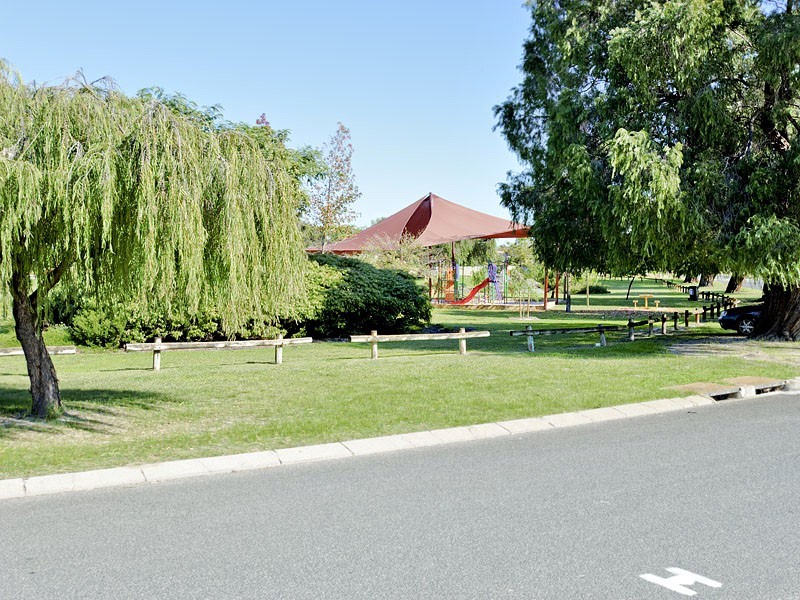 64 Bradshaw Crescent, Manning WA 6152