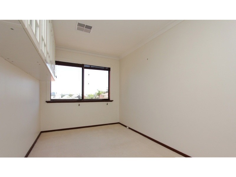 8/189 Coode Street, Como WA 6152