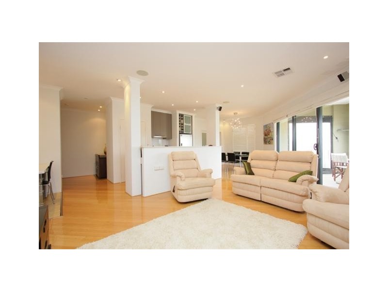 9/10 Marina Drive, Ascot WA 6104