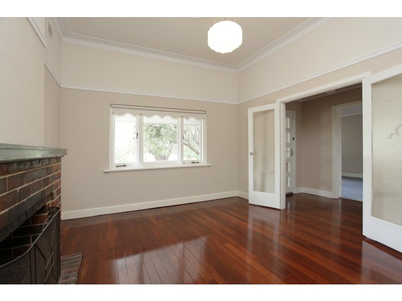 28 Fourth Avenue, Kensington WA 6151