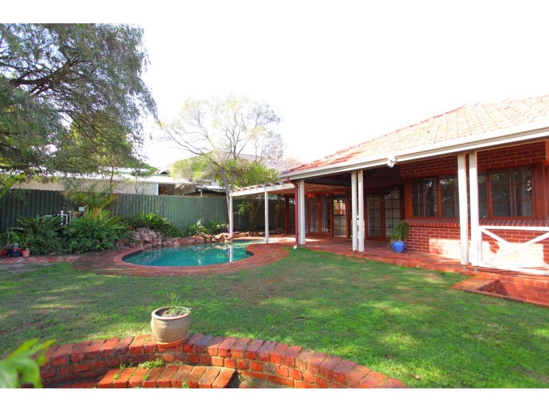 28 Fourth Avenue, Kensington WA 6151