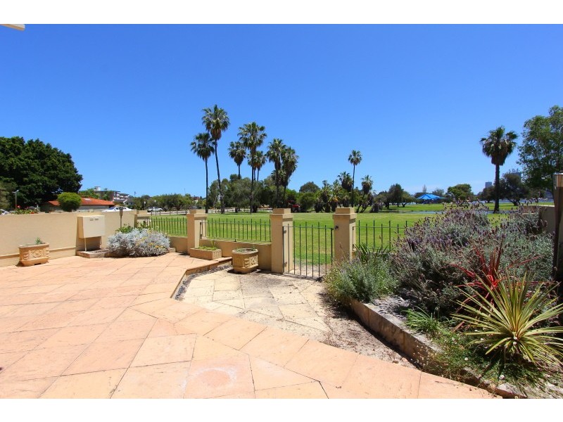 8/2 Douglas Avenue, South Perth WA 6151