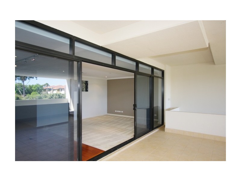 2/296 Mill Point Road, South Perth WA 6151