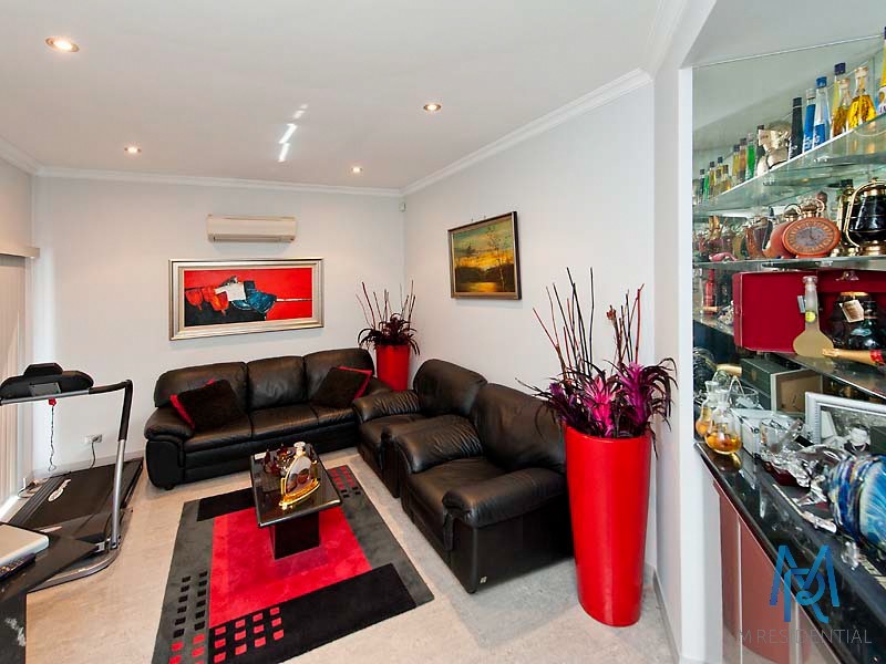 1/174 Melville Parade, Como WA 6152