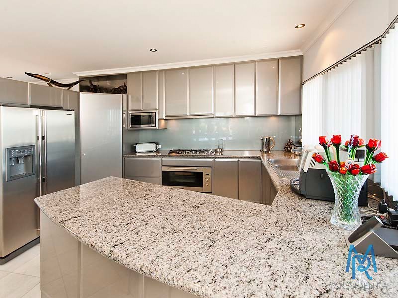 1/174 Melville Parade, Como WA 6152