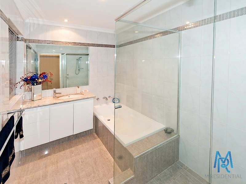 1/174 Melville Parade, Como WA 6152