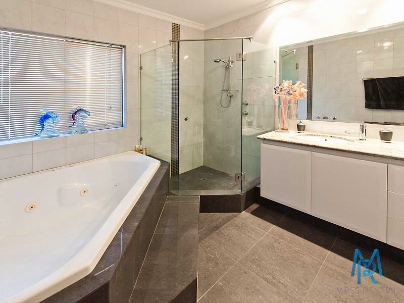 1/174 Melville Parade, Como WA 6152