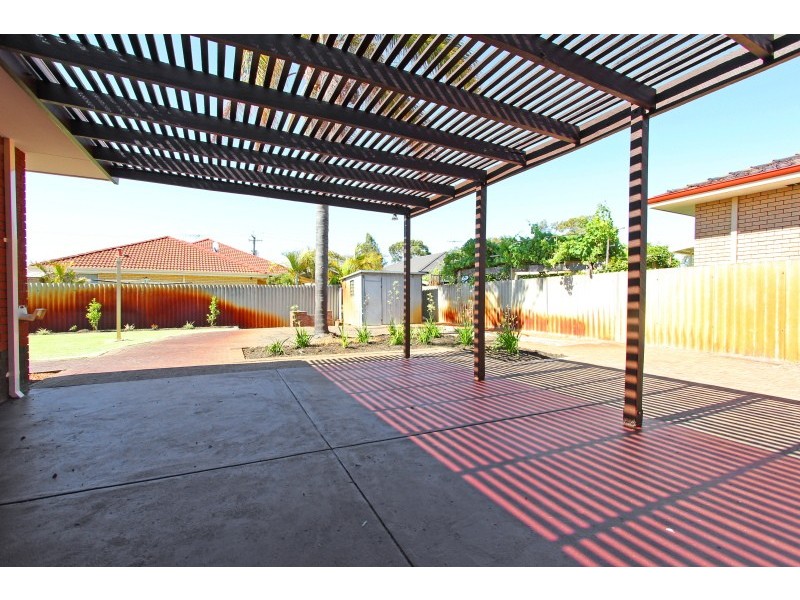 11 Bader Way, Stirling WA 6021