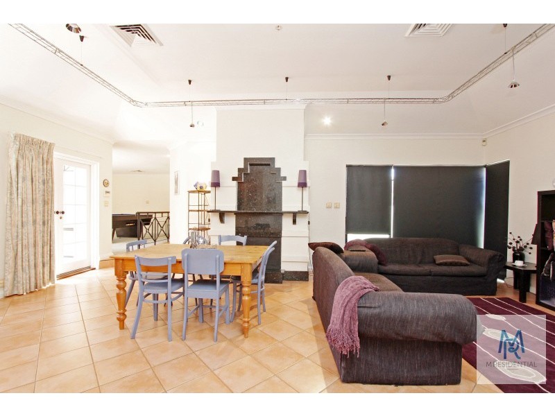 10 Challenger Avenue, Manning WA 6152