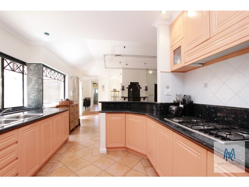 10 Challenger Avenue, Manning WA 6152