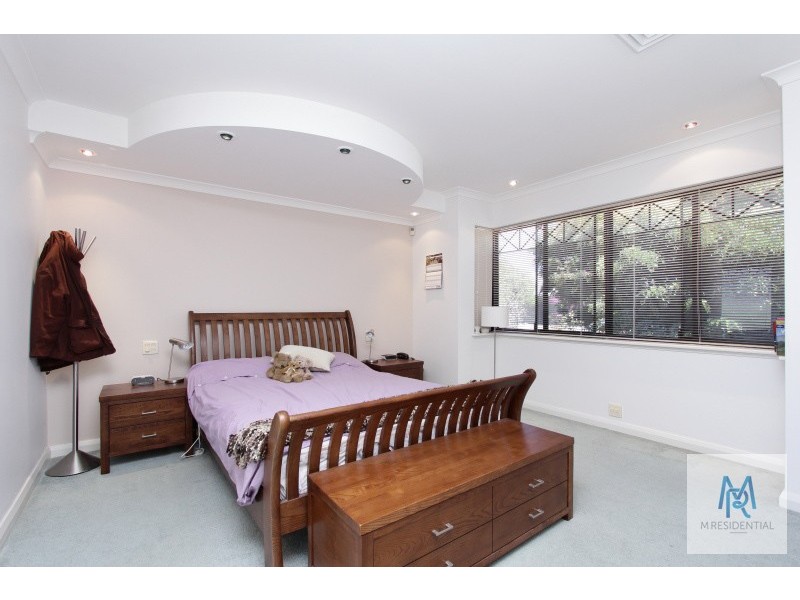 10 Challenger Avenue, Manning WA 6152