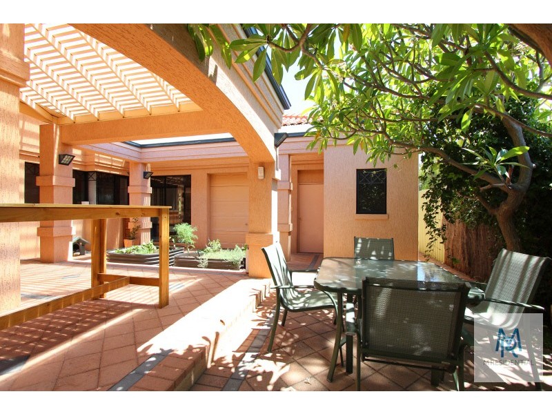 10 Challenger Avenue, Manning WA 6152